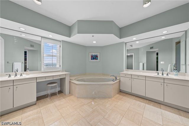 8111 Bay Colony DR 1904, Naples, FL 34108