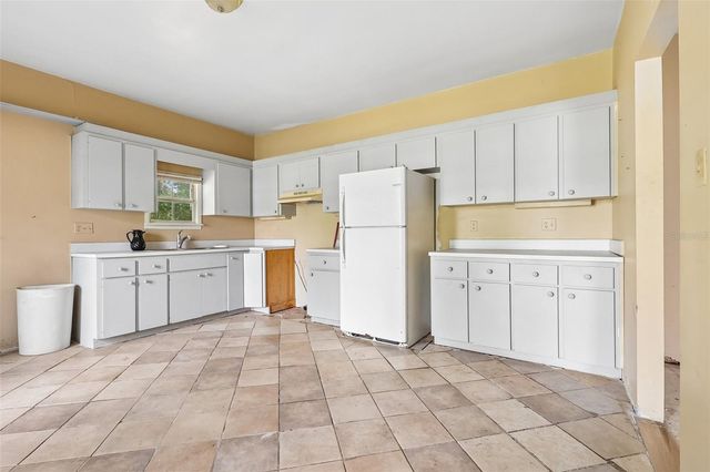 3701 E WARM SPRINGS AVE, Coleman, FL 33521