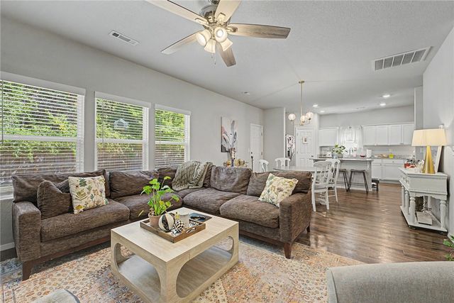 4738 W Hoover Loop, Fayetteville, AR 72704