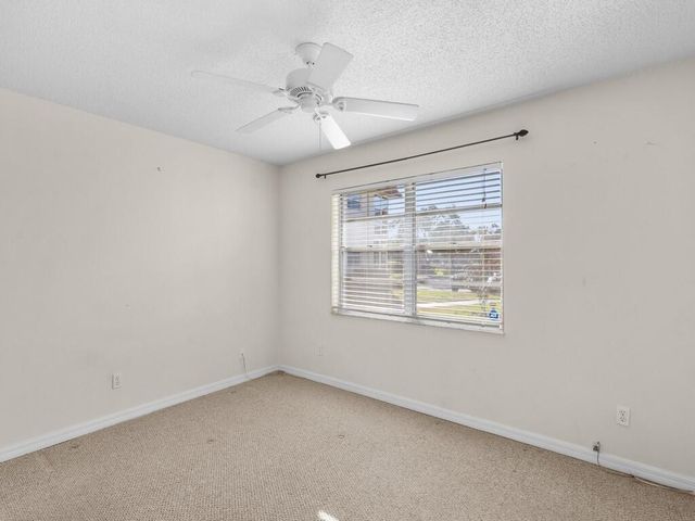 100 Spring Lake Drive 107, Vero Beach, FL 32962