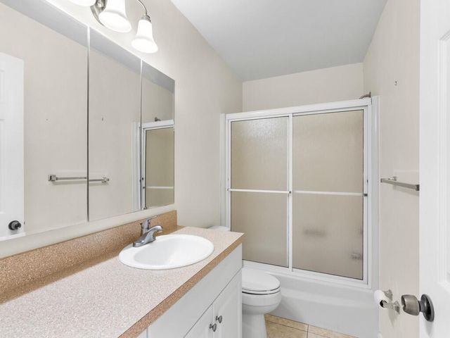 100 Spring Lake Drive 107, Vero Beach, FL 32962