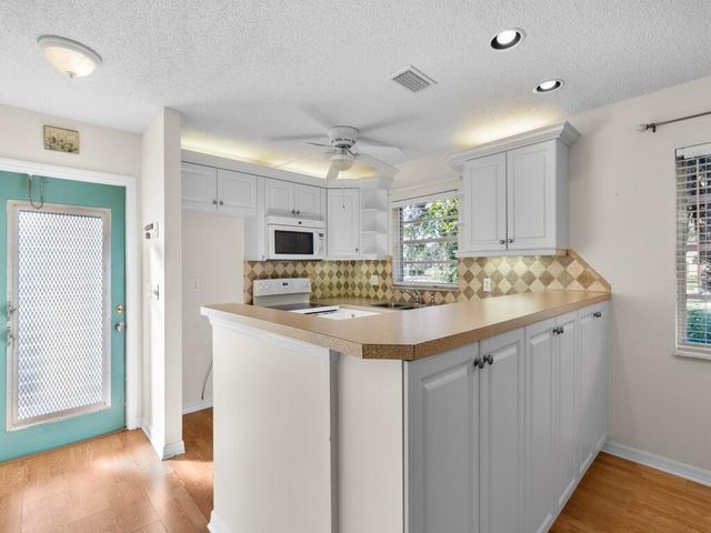 100 Spring Lake Drive 107, Vero Beach, FL 32962