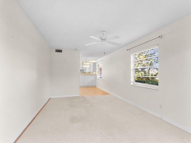 100 Spring Lake Drive 107, Vero Beach, FL 32962