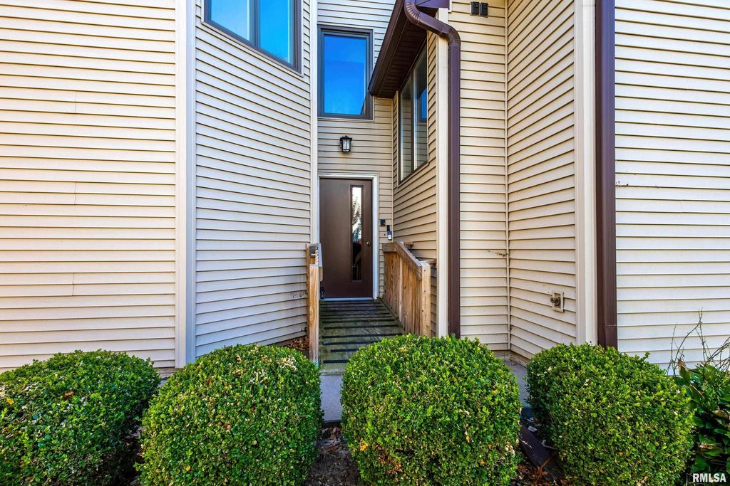 3948 PARTRIDGE Circle U, Bettendorf, IA 52722