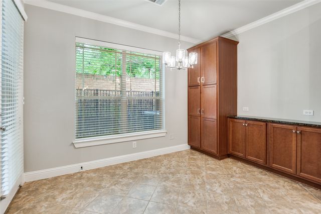 928 Brook Forest Lane, Euless, TX 76039