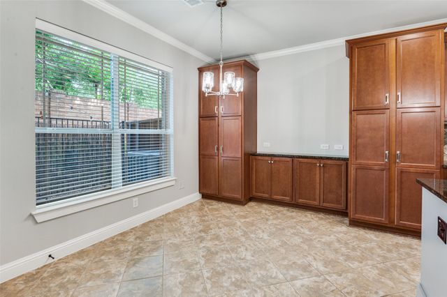 928 Brook Forest Lane, Euless, TX 76039