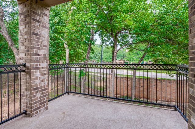 928 Brook Forest Lane, Euless, TX 76039