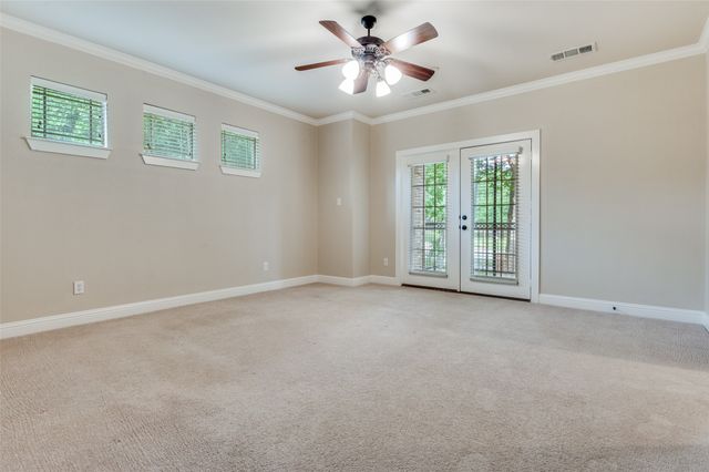 928 Brook Forest Lane, Euless, TX 76039