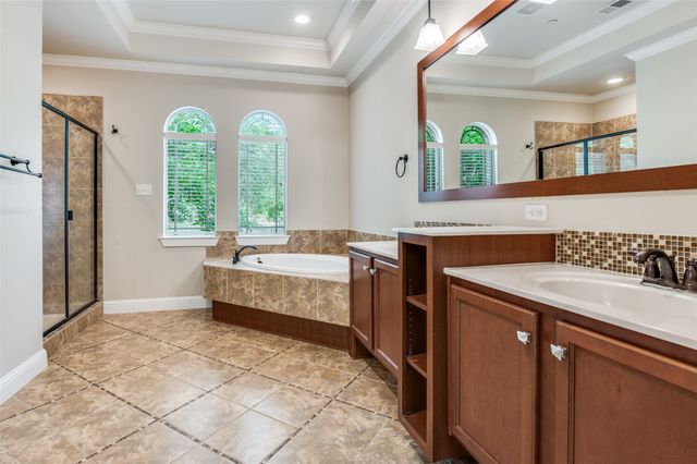 928 Brook Forest Lane, Euless, TX 76039