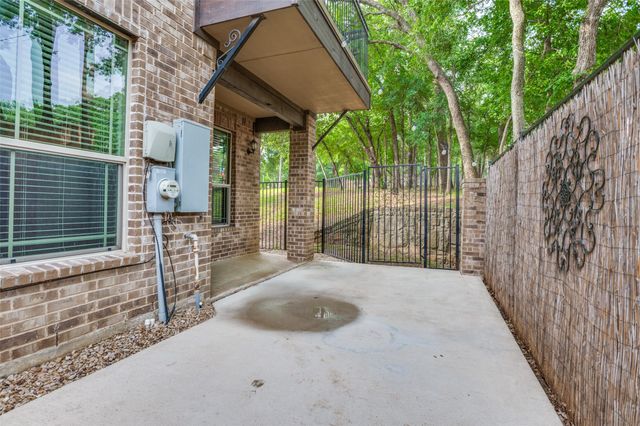 928 Brook Forest Lane, Euless, TX 76039