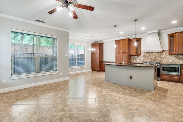 928 Brook Forest Lane, Euless, TX 76039