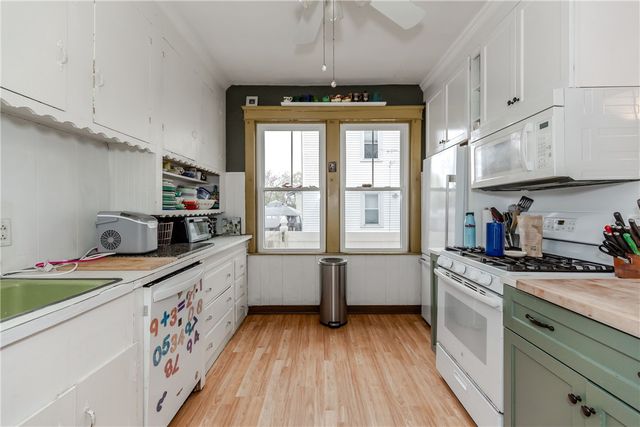 18 Bow Street, Cranston, RI 02905