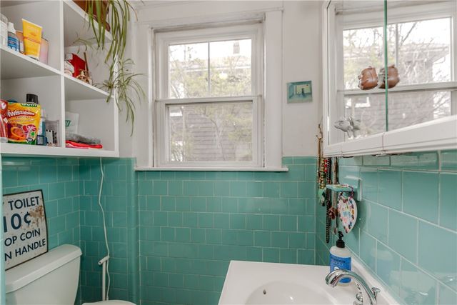 18 Bow Street, Cranston, RI 02905