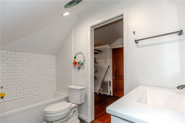 18 Bow Street, Cranston, RI 02905