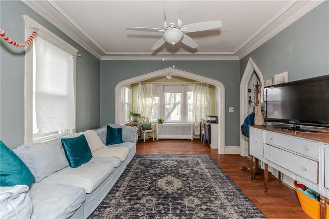 18 Bow Street, Cranston, RI 02905