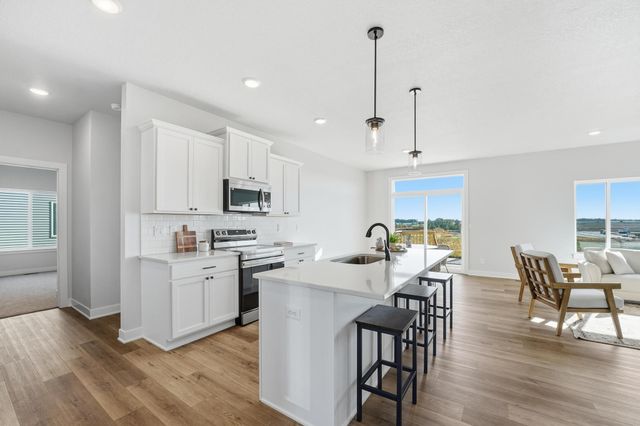 1060 Gray Avenue, Waukee, IA 50263