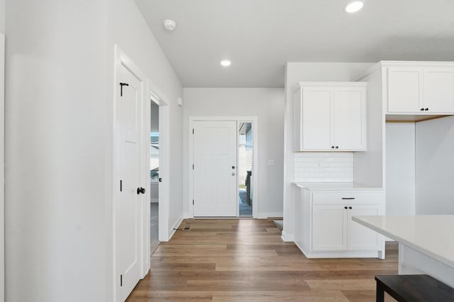 1060 Gray Avenue, Waukee, IA 50263