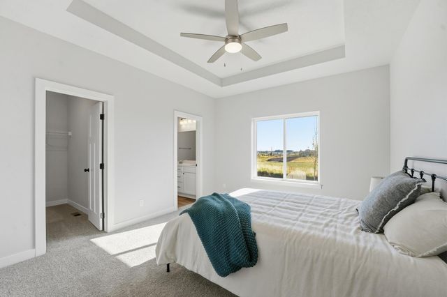 1060 Gray Avenue, Waukee, IA 50263