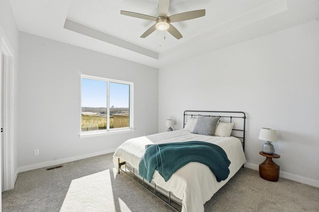 1060 Gray Avenue, Waukee, IA 50263