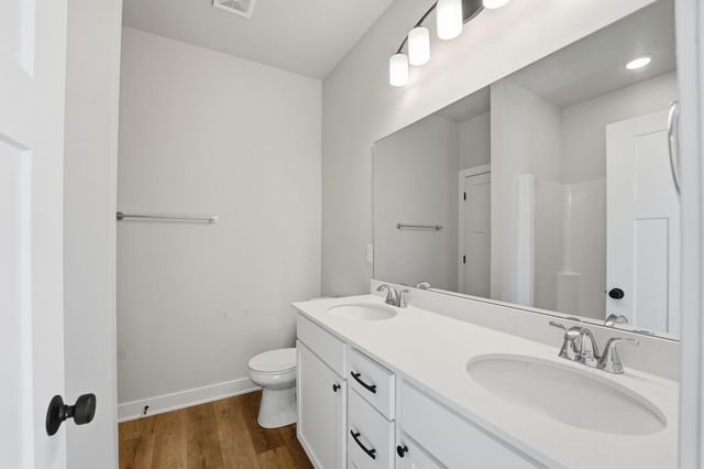 1060 Gray Avenue, Waukee, IA 50263