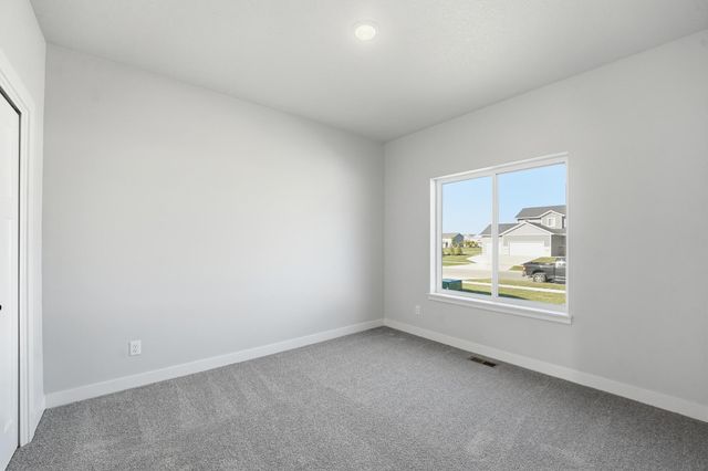 1060 Gray Avenue, Waukee, IA 50263