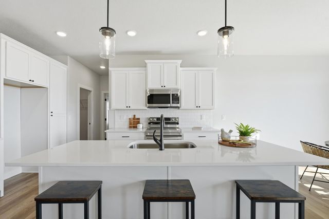 1060 Gray Avenue, Waukee, IA 50263