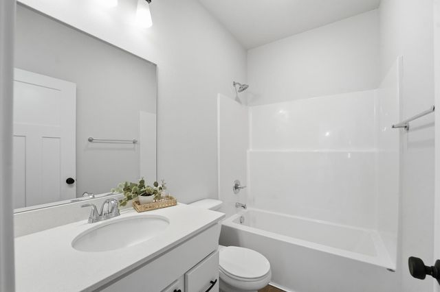 1060 Gray Avenue, Waukee, IA 50263