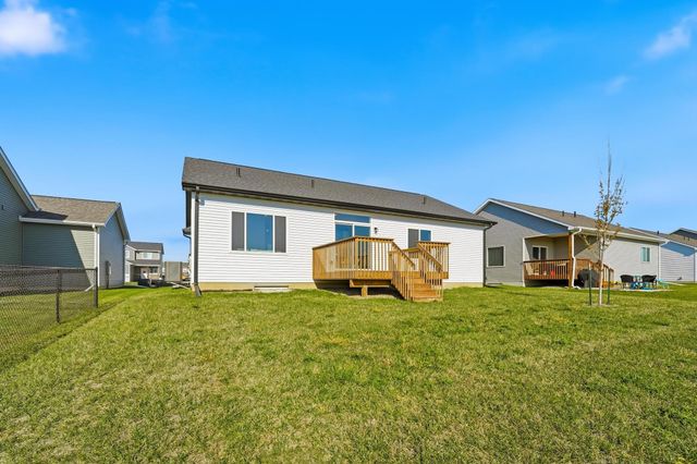 1060 Gray Avenue, Waukee, IA 50263