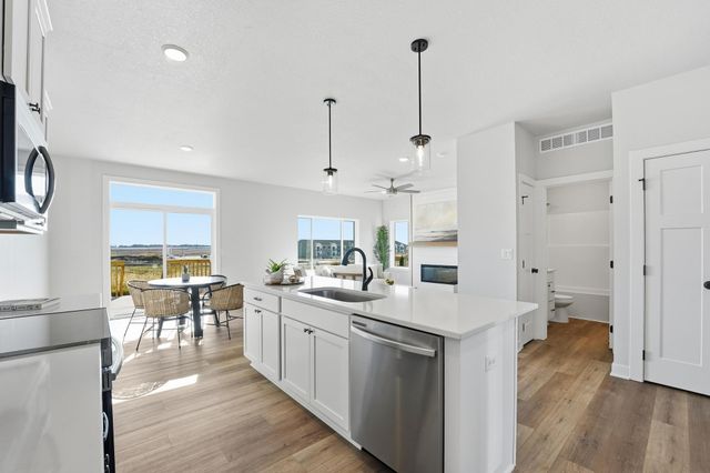 1060 Gray Avenue, Waukee, IA 50263