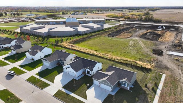 1060 Gray Avenue, Waukee, IA 50263