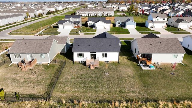 1060 Gray Avenue, Waukee, IA 50263