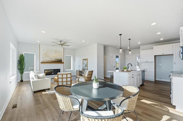 1060 Gray Avenue, Waukee, IA 50263