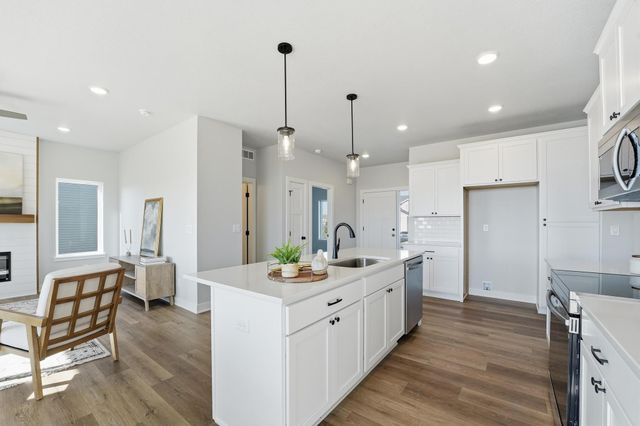 1060 Gray Avenue, Waukee, IA 50263