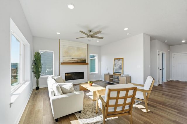 1060 Gray Avenue, Waukee, IA 50263