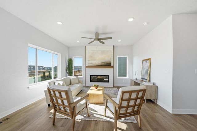 1060 Gray Avenue, Waukee, IA 50263