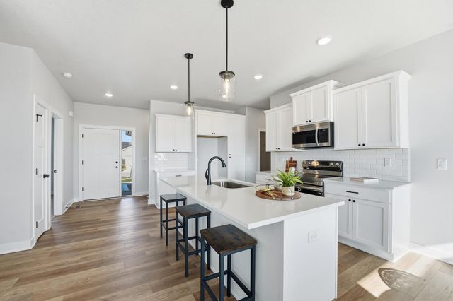 1060 Gray Avenue, Waukee, IA 50263