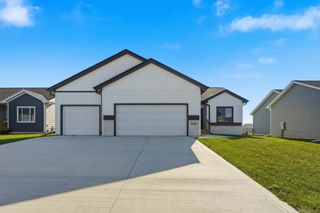 1060 Gray Avenue, Waukee, IA 50263
