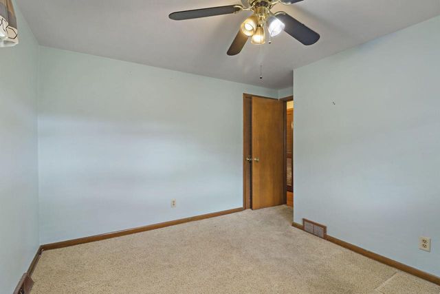 5025 Harrison ROAD, Kenosha, WI 53142