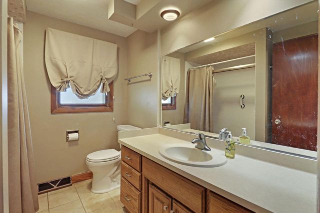5025 Harrison ROAD, Kenosha, WI 53142