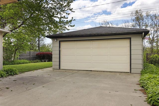 5025 Harrison ROAD, Kenosha, WI 53142