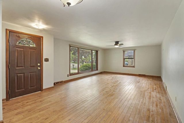 5025 Harrison ROAD, Kenosha, WI 53142