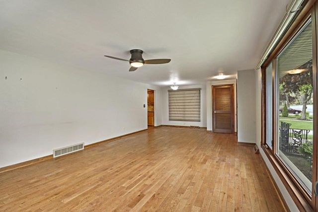 5025 Harrison ROAD, Kenosha, WI 53142