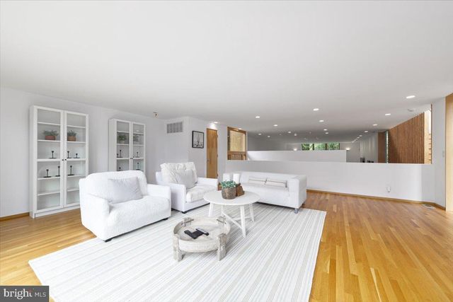 2500 BUCKELEW DR, Falls Church, VA 22046