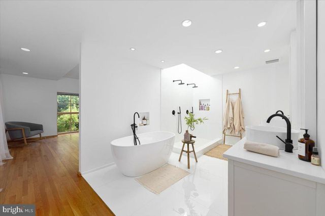 2500 BUCKELEW DR, Falls Church, VA 22046