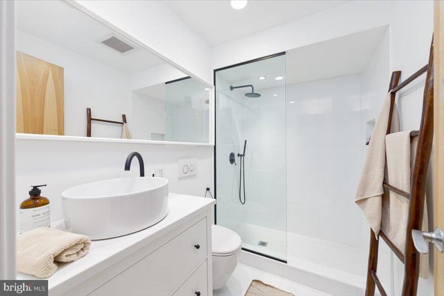 2500 BUCKELEW DR, Falls Church, VA 22046