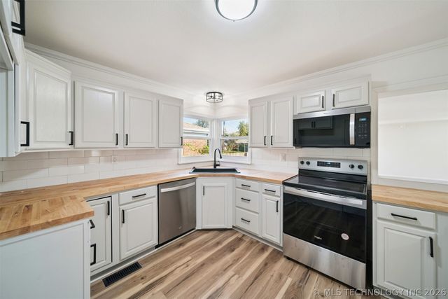 559 S Sandusky Avenue, Tulsa, OK 74112