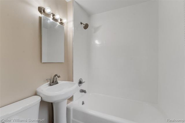 24646 Tuscany Avenue, Eastpointe, MI 48021