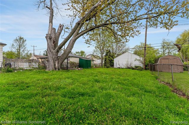 24646 Tuscany Avenue, Eastpointe, MI 48021