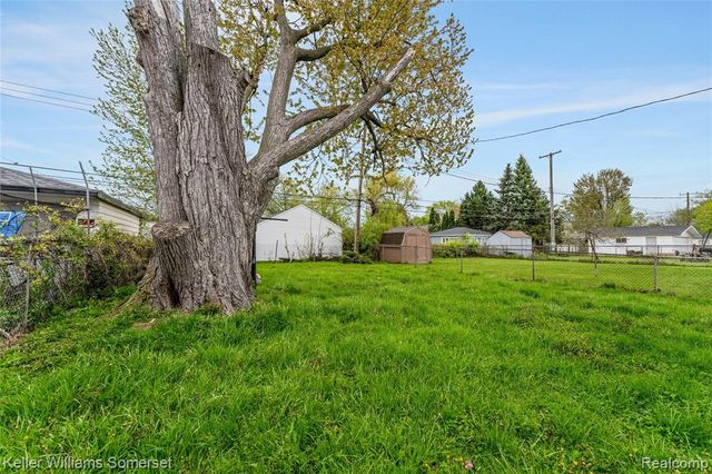 24646 Tuscany Avenue, Eastpointe, MI 48021