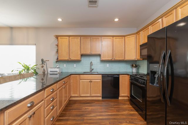 54 Barley Lane 54L, Patchogue, NY 11772